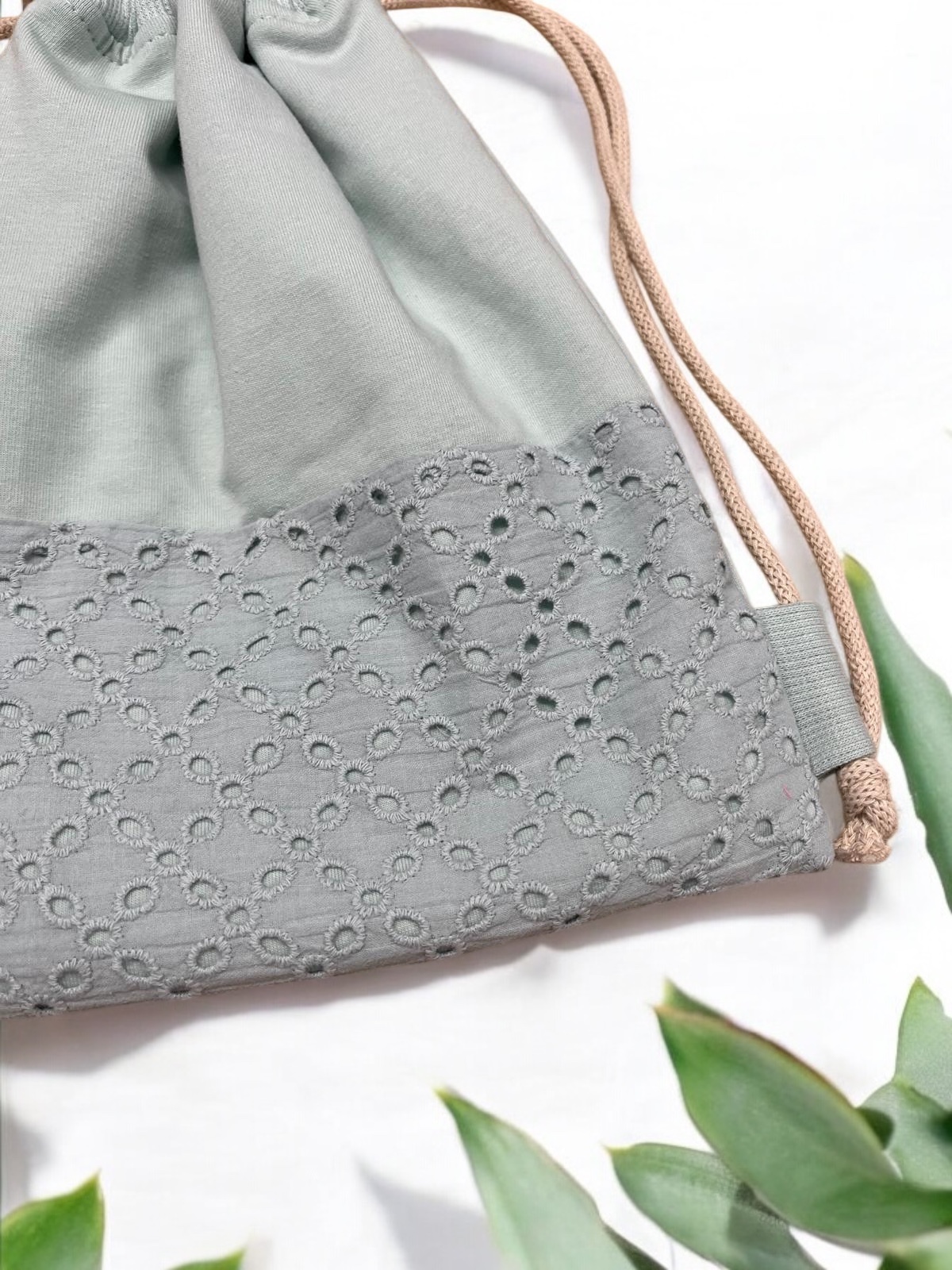 Plecak - worek ZGASZONA MIĘTA z muślinem haftowanym