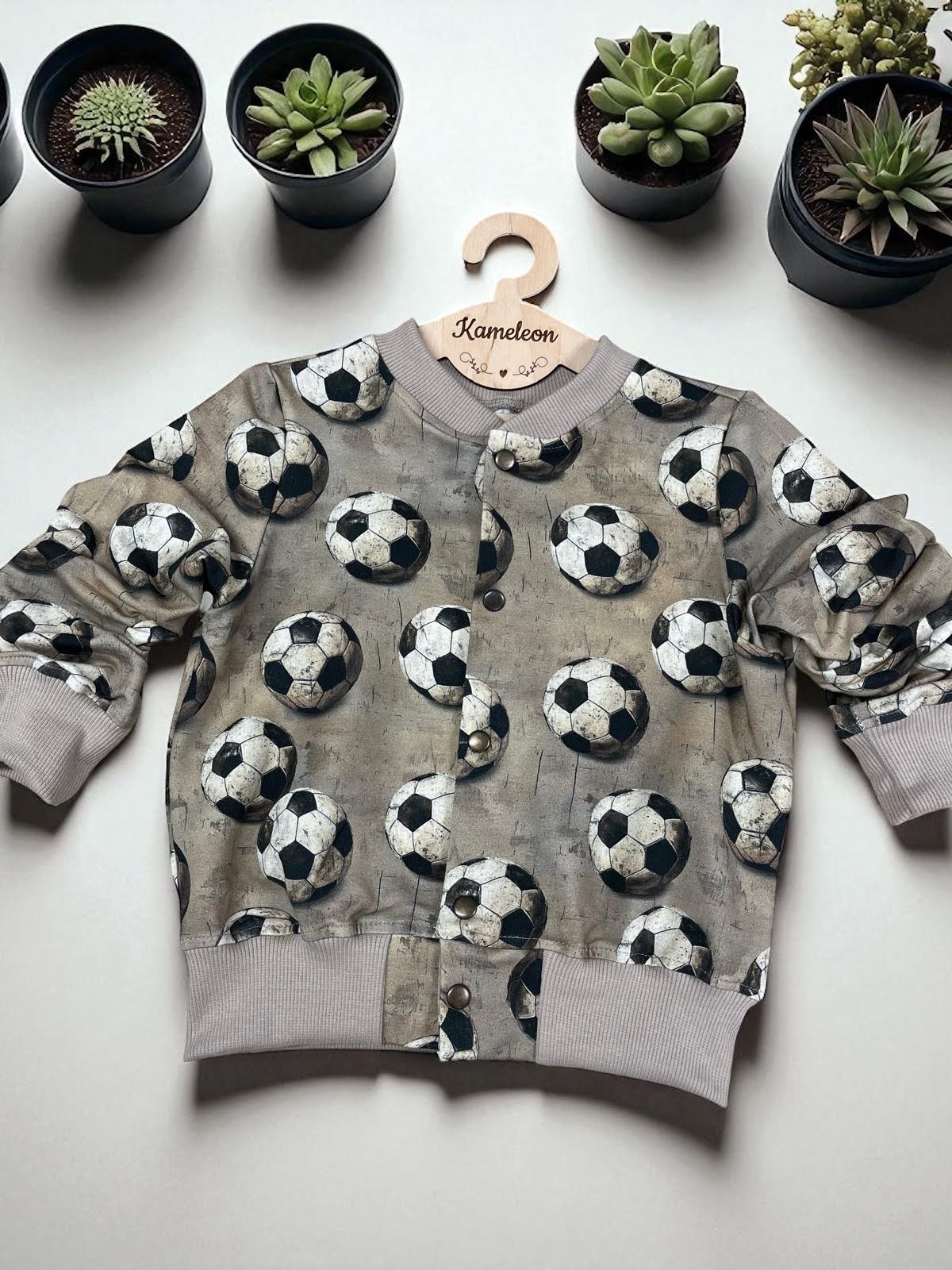 Bluza dziecięca z motywem piłki nożnej – organiczna dresówka premium