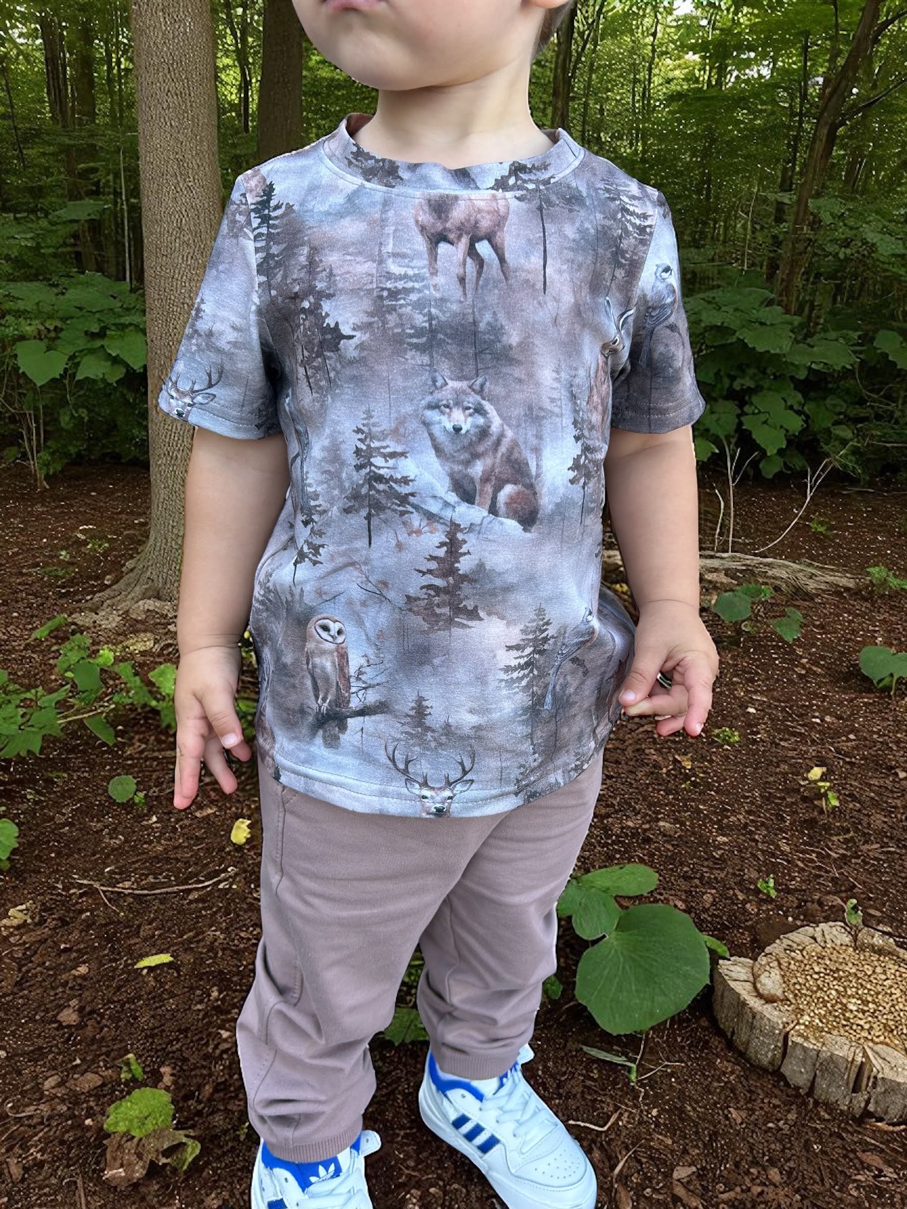Koszulka dziecięca z motywem leśnych zwierząt – jersey premium dla małych odkrywców